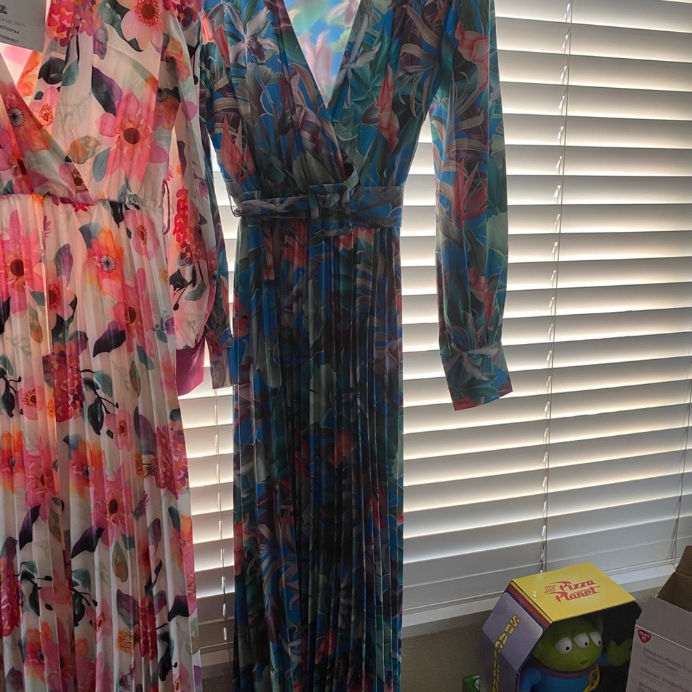 Maxi Spring Dress 🌸 - Picture 2 of 5